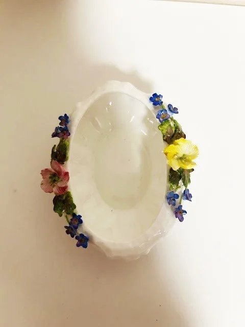 Bonbon Dishes & Flowers of the Year - Coalport image indicator(4)