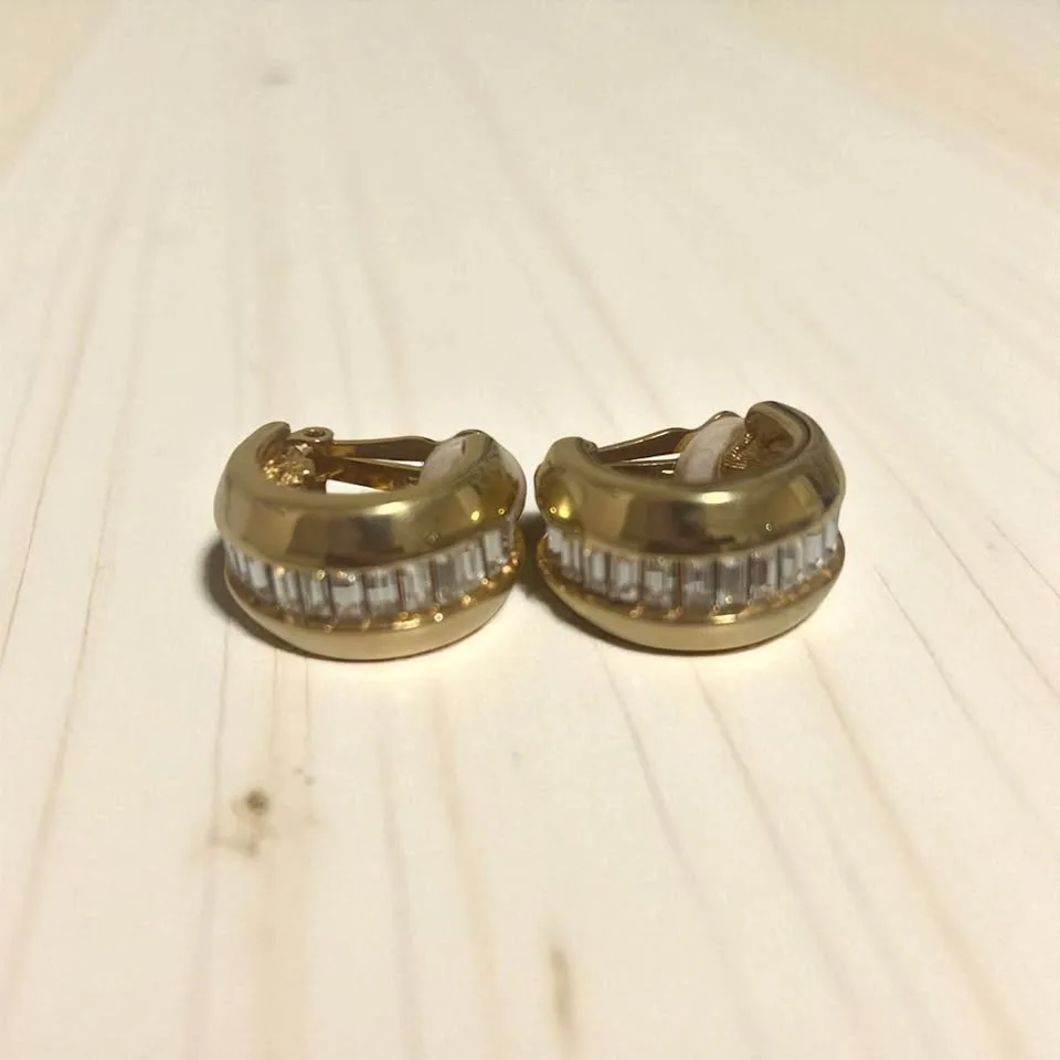Vintage Ivana Trump Gold Toned Clip on Earrings image indicator(4)
