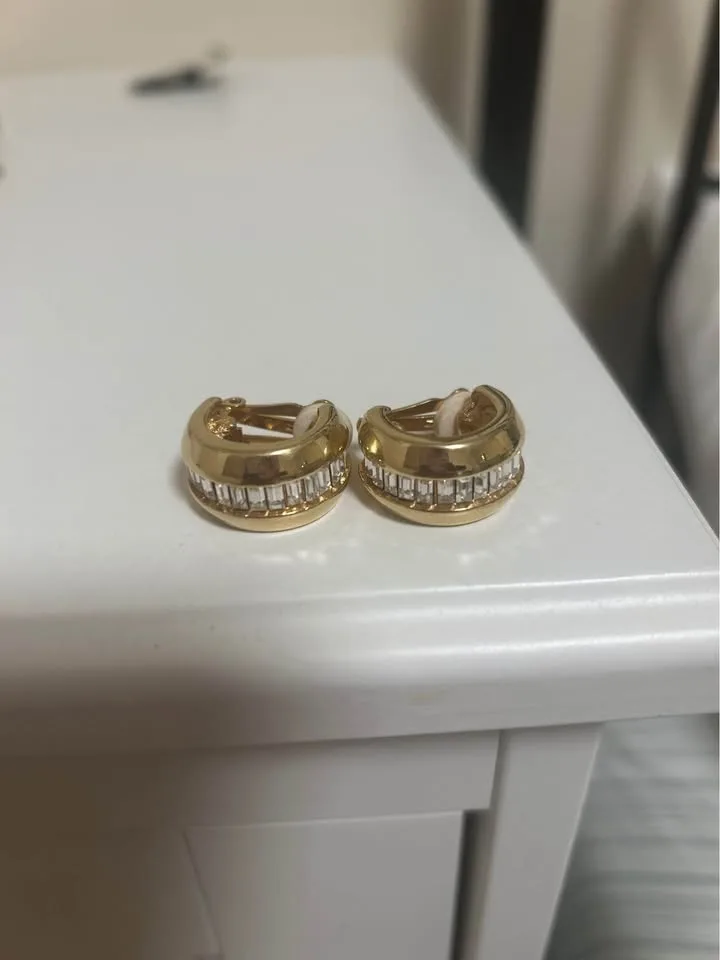 Vintage Ivana Trump Gold Toned Clip on Earrings image indicator(6)