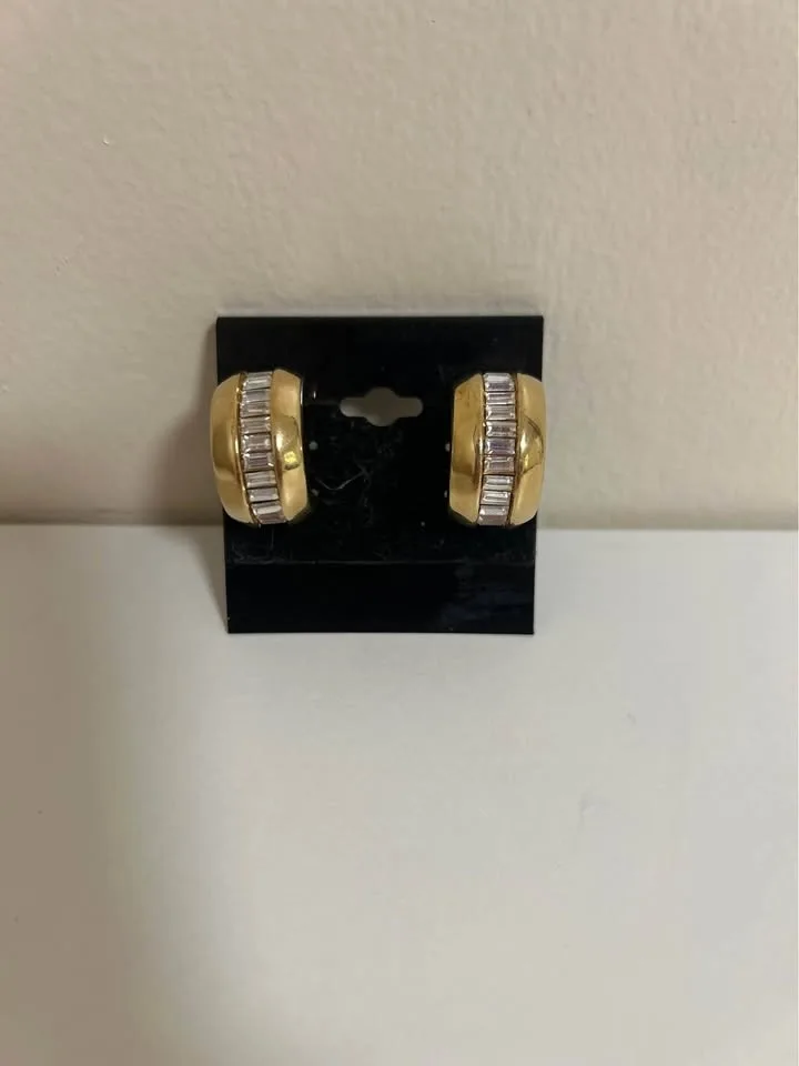 Vintage Ivana Trump Gold Toned Clip on Earrings image indicator(9)