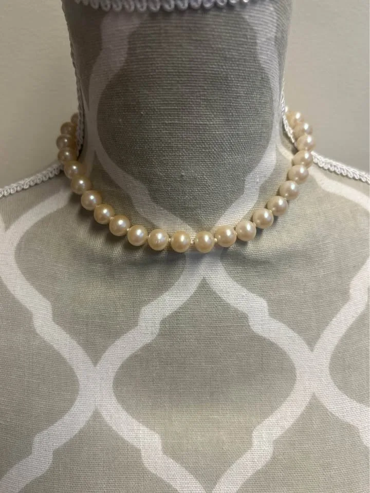 Faux Pearl Short Necklace image indicator(8)