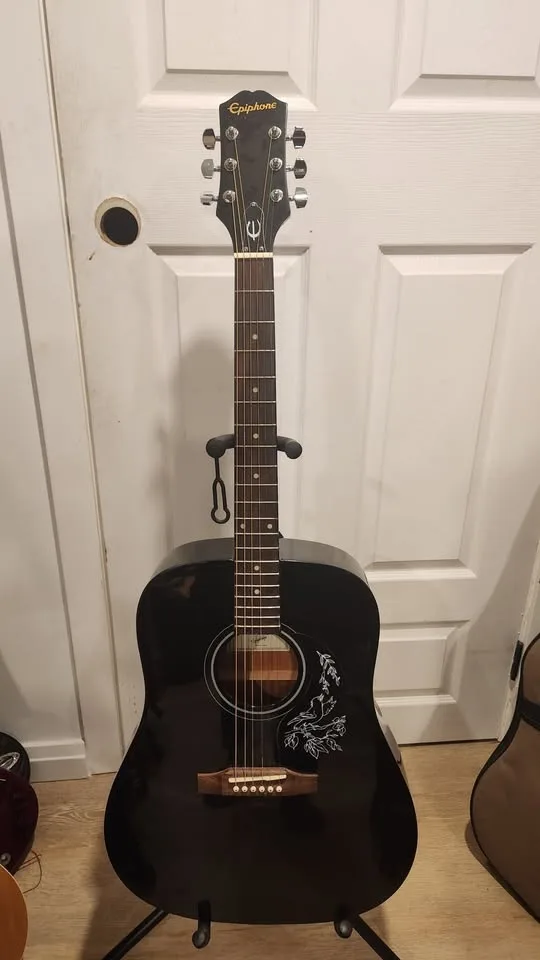 $200 Epiphone Dreadnaught Acoustic Guitar - Black image indicator(2)