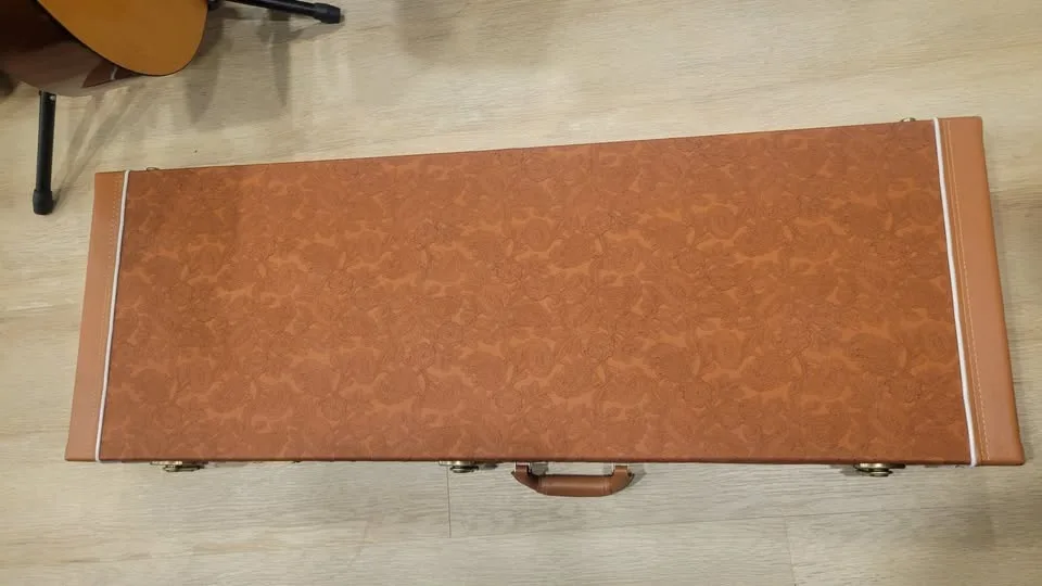 $150 Crossrock Wooden Case for Jazzmaster/Jaguar image indicator(3)