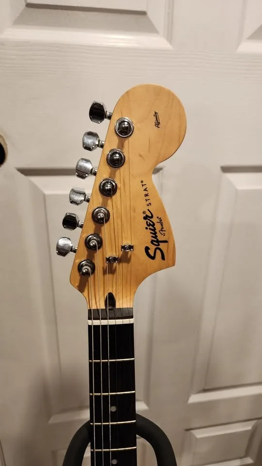 $250 Squier Stratocaster - Dakota Red - Affinity Series image indicator(4)