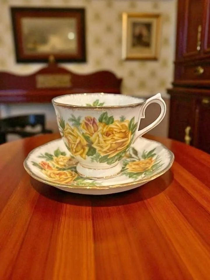 Royal Albert Tea Rose Dish & Tea Cup Set