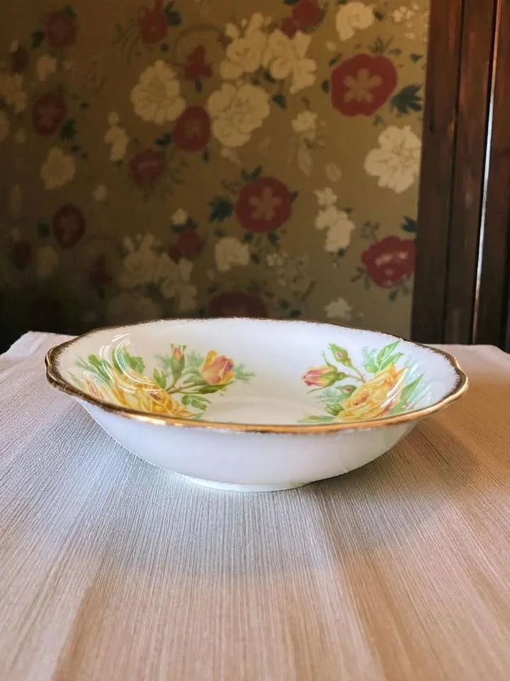 Royal Albert Tea Rose Dish & Tea Cup Set image indicator(4)