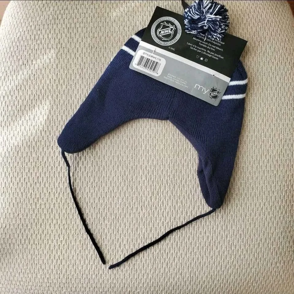 BNWT Toddler Maple Leafs Hat image indicator(2)
