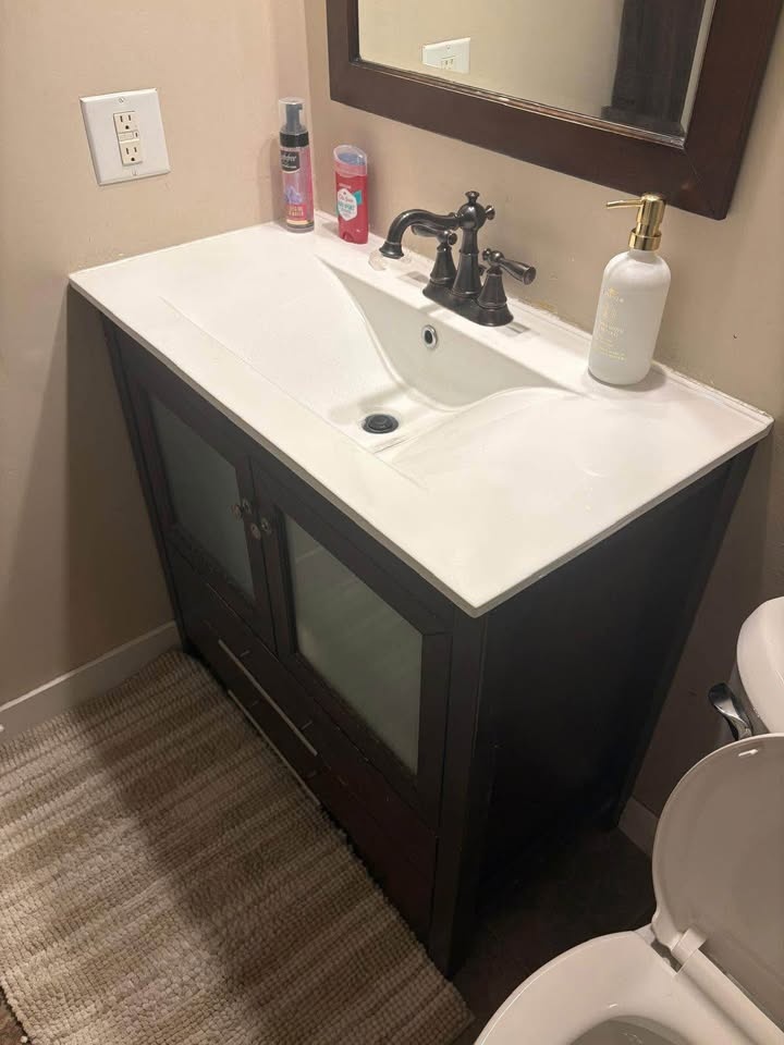 Bathroom Vanity With Sink – Excellent Condition - photo 2