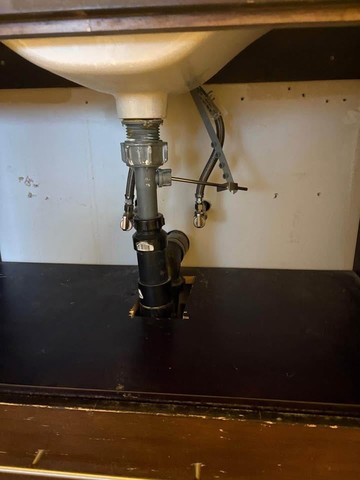 Bathroom Vanity With Sink – Excellent Condition - photo 3