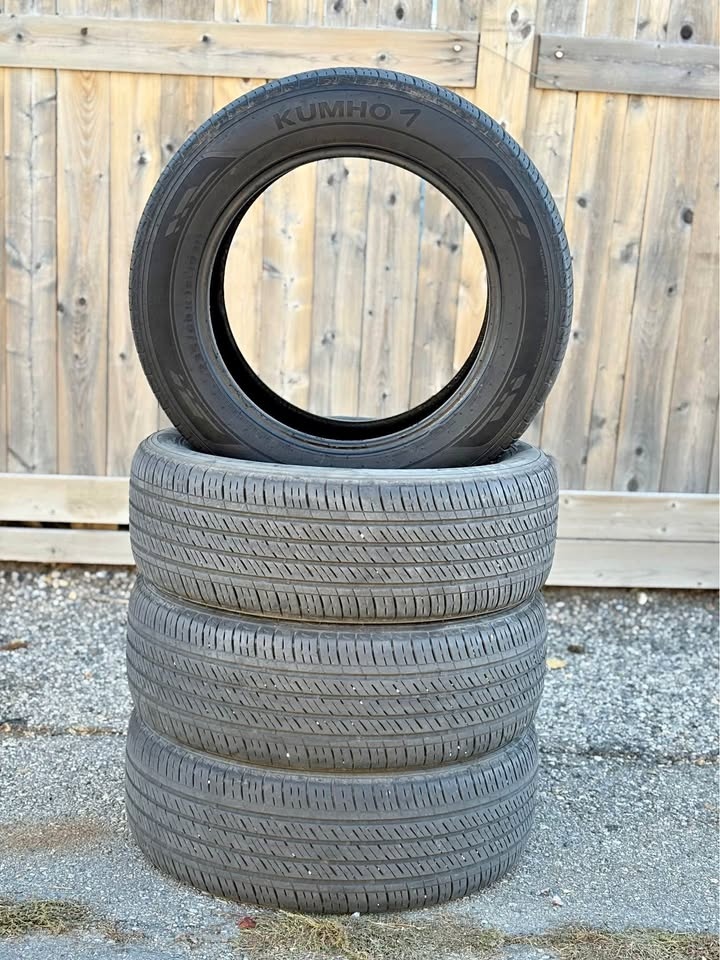 (4) Kumho 235/60R18 All Season Tires