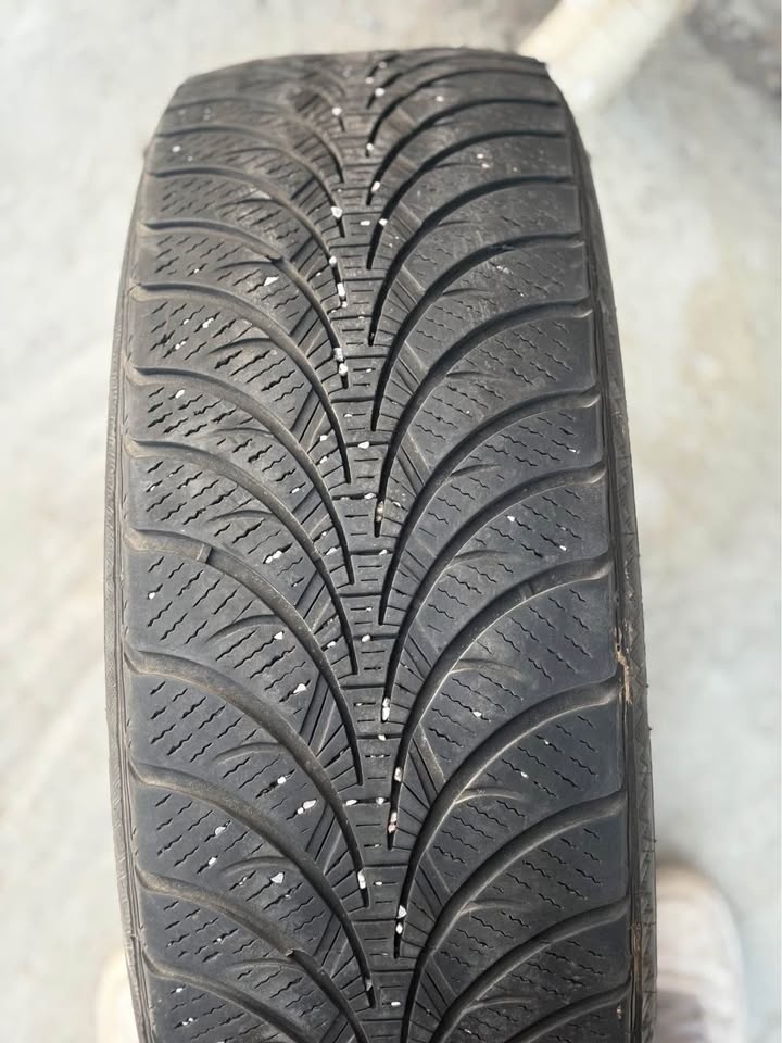 Goodyear 235/60R18 Winter Tire - photo 3