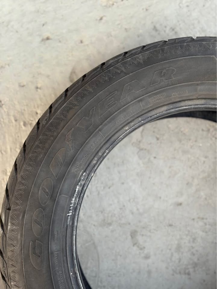 Goodyear 235/60R18 Winter Tire - photo 5