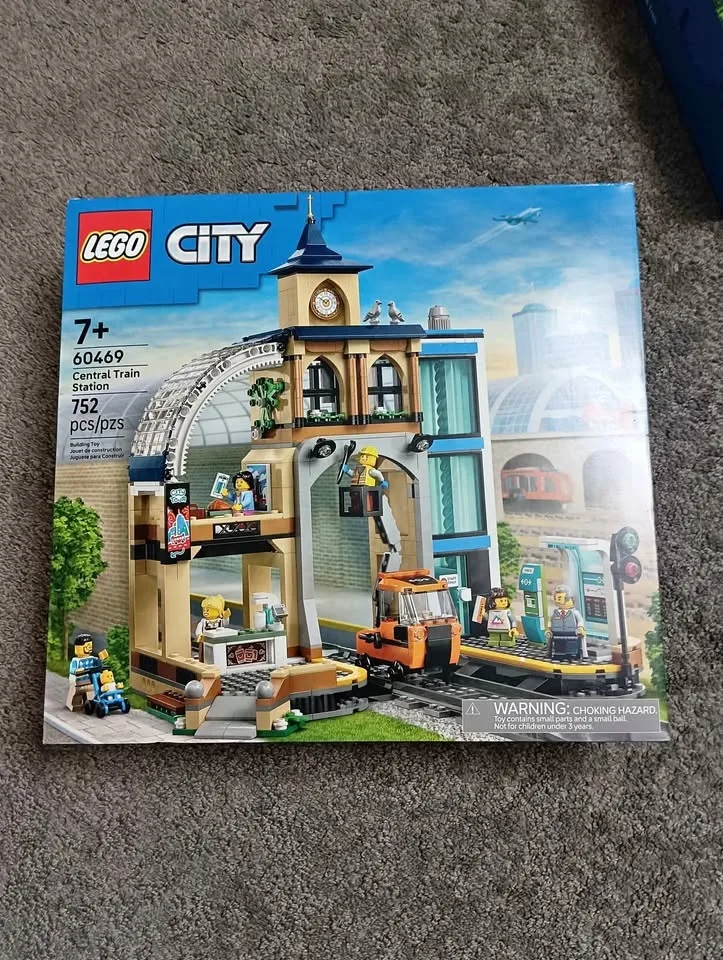 Lego City Train Yard BNIB