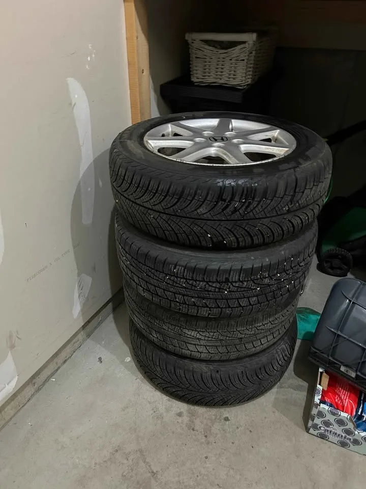 Honda Accord OEM Rims + Tires (16") image indicator(3)