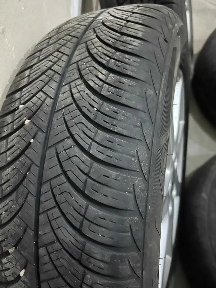 Honda Accord OEM Rims + Tires (16") image indicator(5)