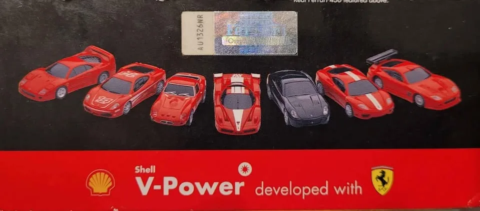 Shell V-Power Ferrari Hot Wheels 1:38 Scale image indicator(2)