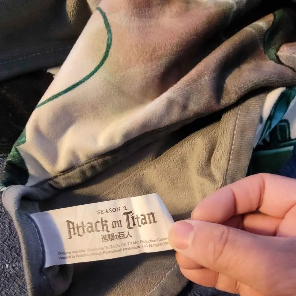 Attack on Titan S2 Throw/Blanket image indicator(2)