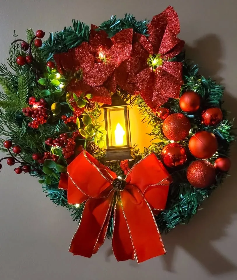 Christmas/Winter Poinsettia and Bauble Wreath with lamp