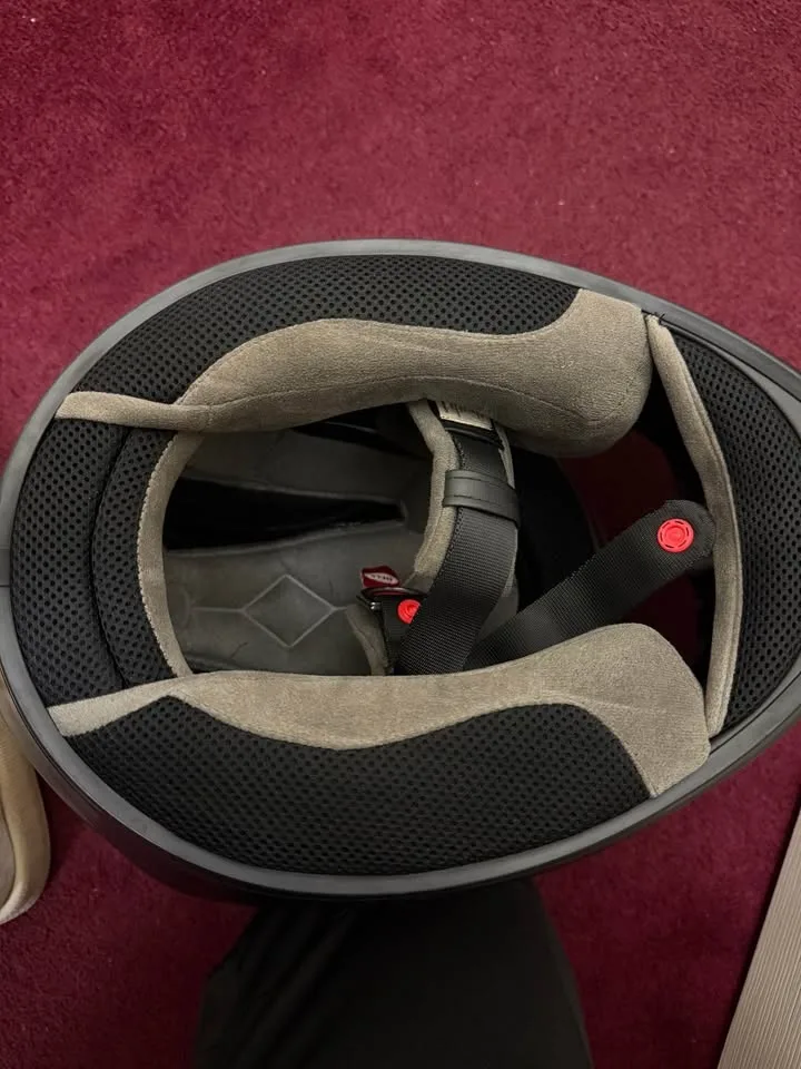 Bell Qualifier DLX Blackout Blackout Helmet image indicator(3)