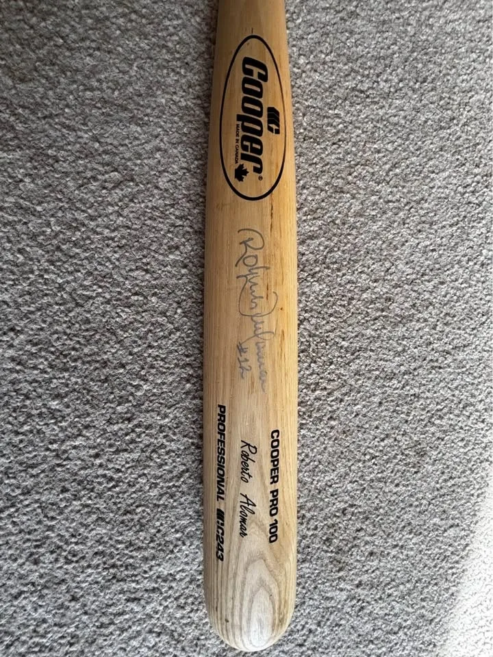 Roberto Alomar Signed Bat image indicator(3)
