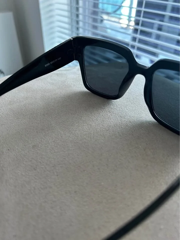 Women’s Sunglasses image indicator(3)