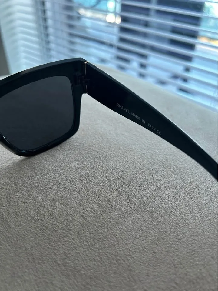 Women’s Sunglasses image indicator(4)