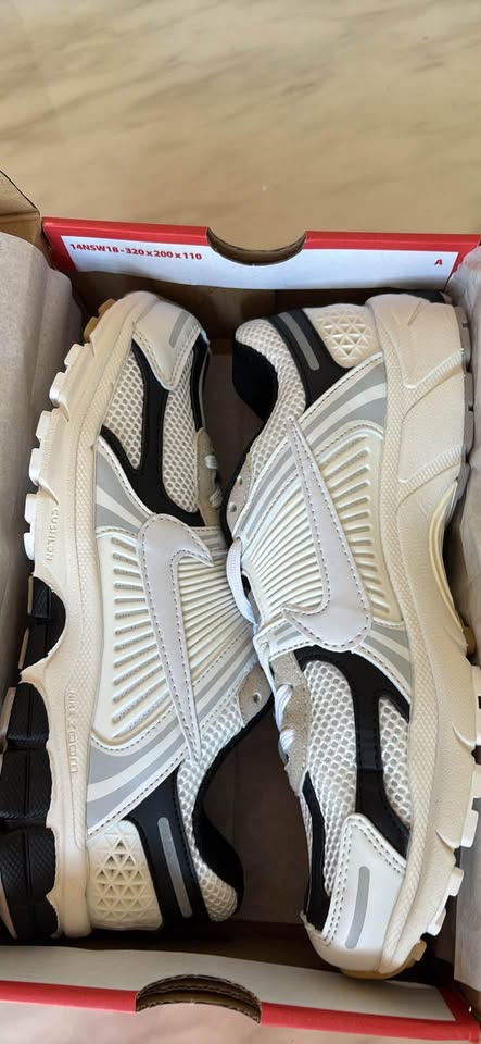 Nike Vomero Zoom 5 Size 9.5 - photo 2