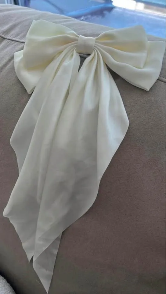 David bridal Ivory Bow image indicator(2)