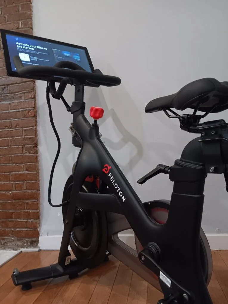 Peloton Original Bike (PLTN‑RB1VO‑2) – Barely Used image indicator(3)