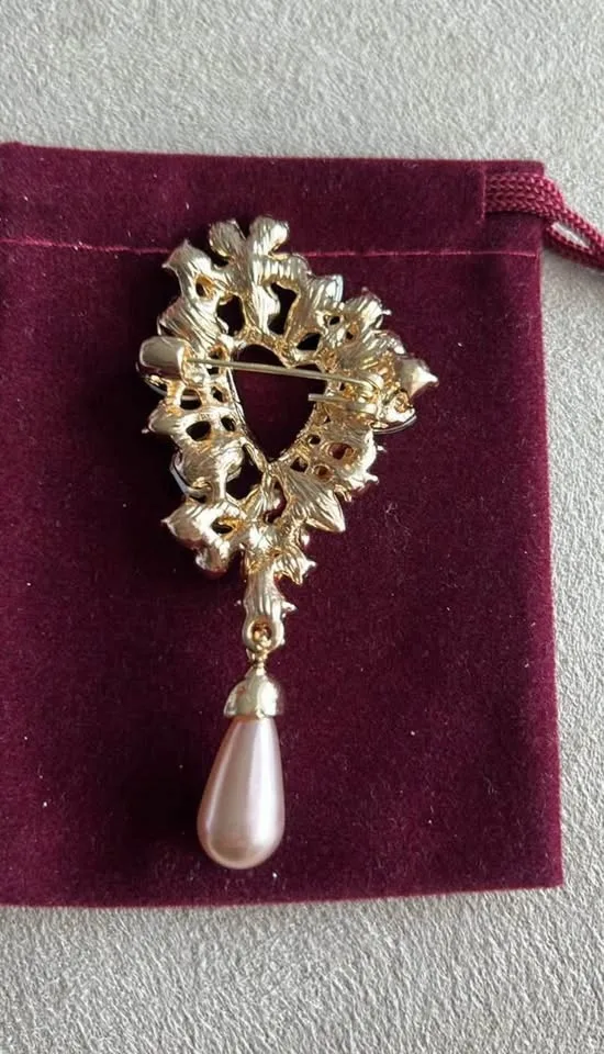 Women’s Heart Brooch image indicator(3)