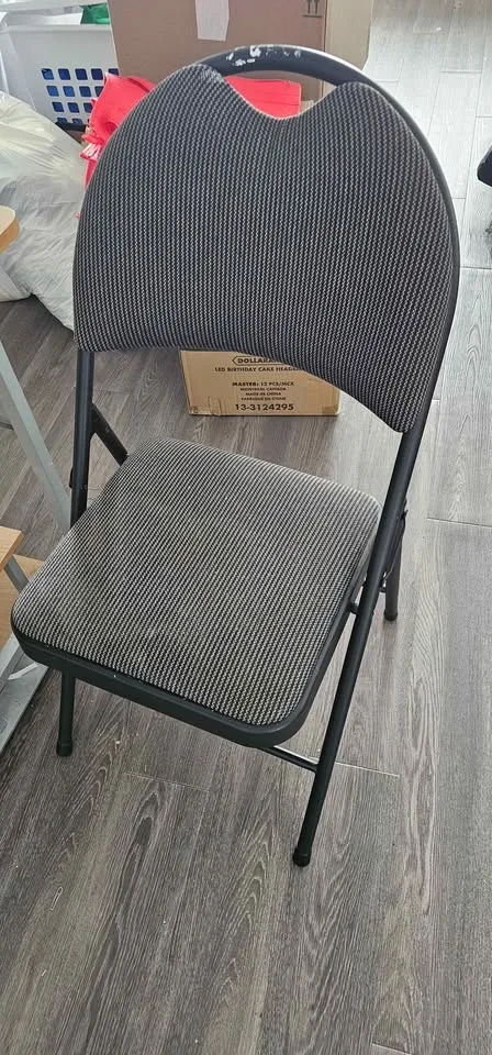 Desk and foldable chair from canadian tire image indicator(2)