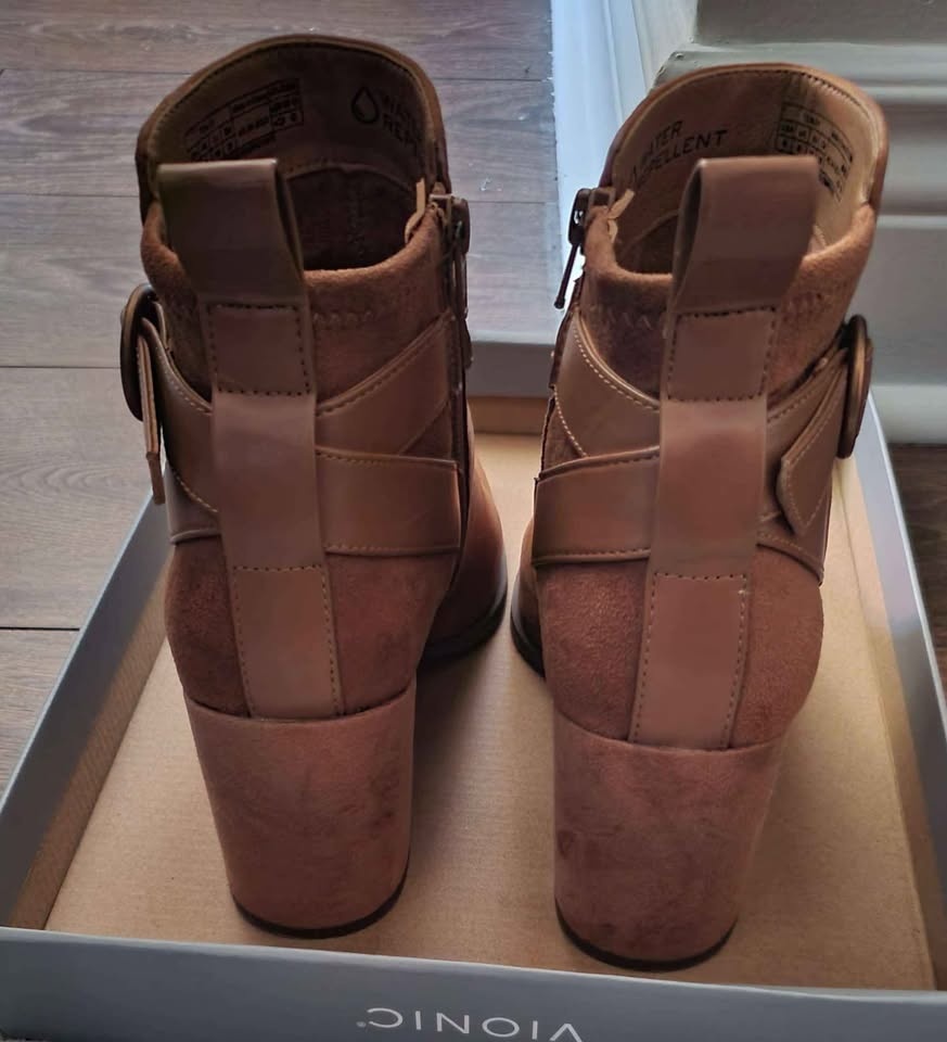 Woman's Boots - photo 2