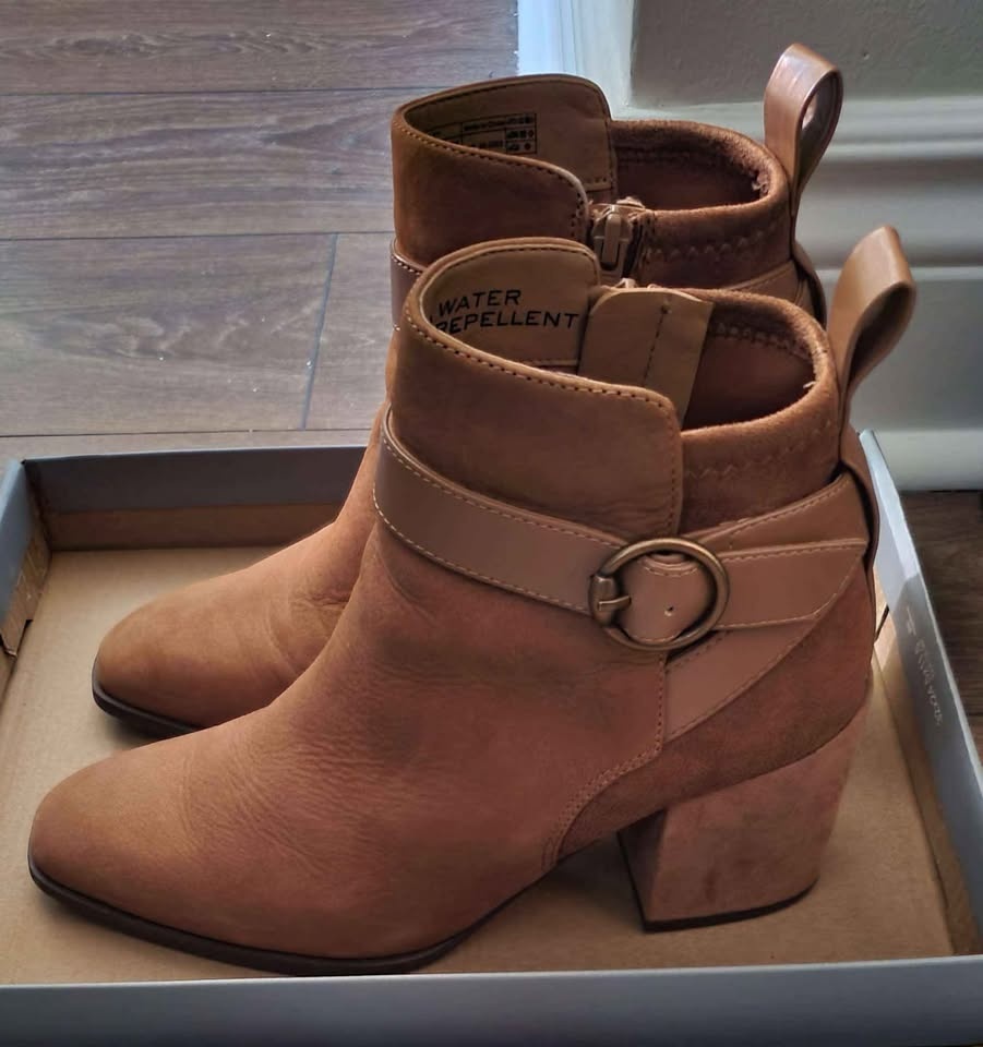 Woman's Boots - photo 4