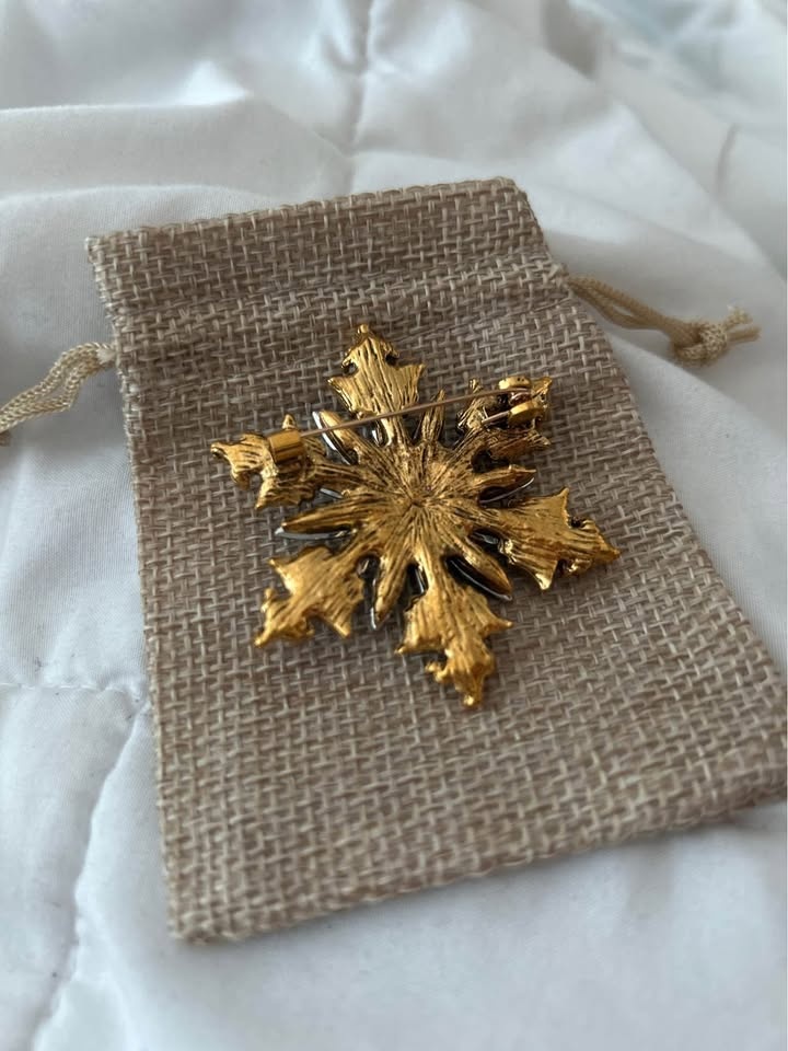 Christmas snowflake brooch - photo 2