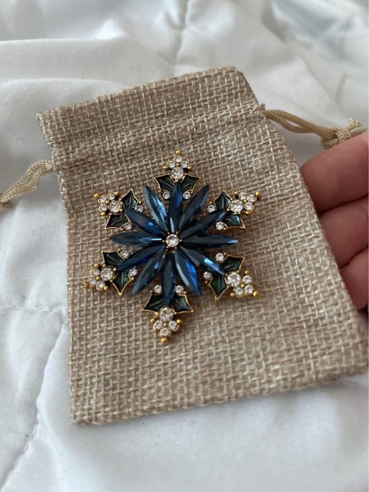 Christmas snowflake brooch - photo 3
