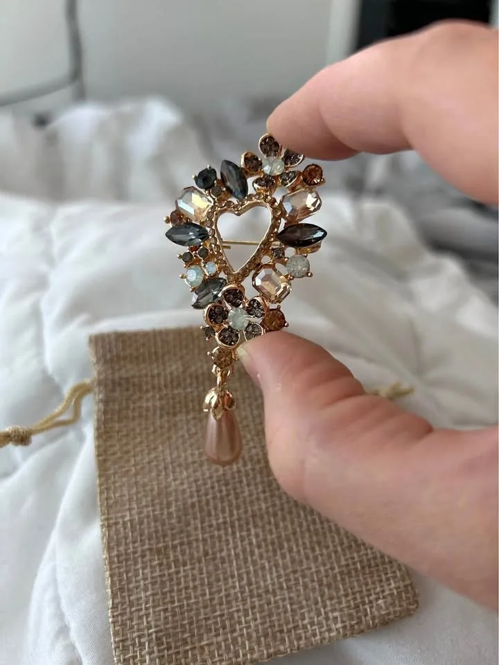 Stunning heart brooch