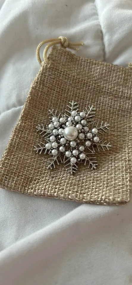 Snowflake Pearl brooch