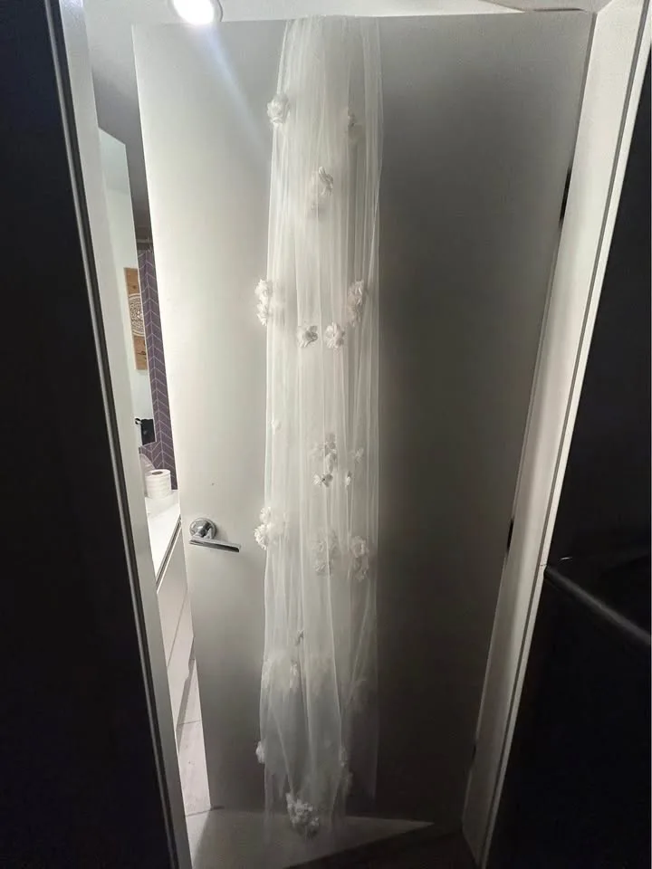 Soft white chiffon Floral Veil - floor length image indicator(3)