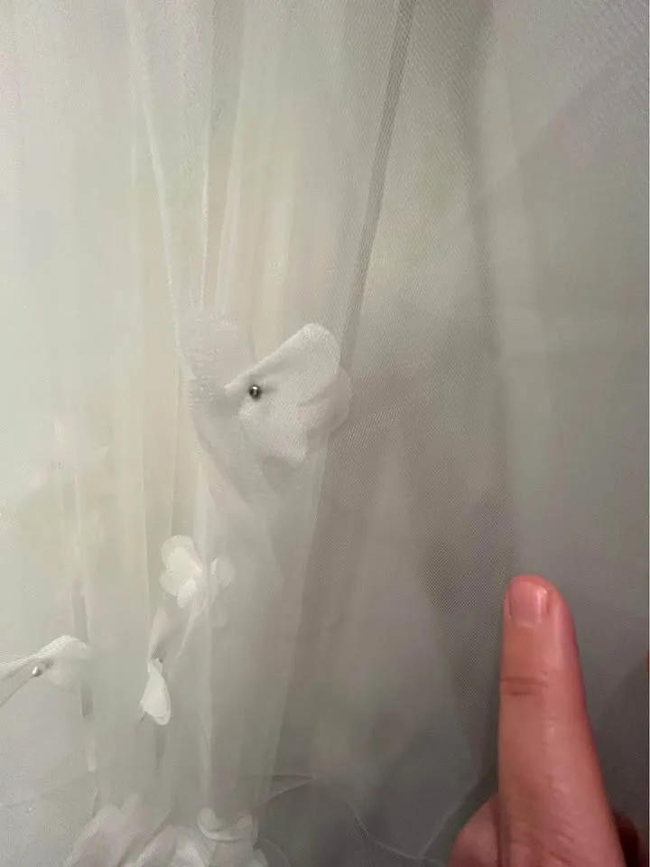 Soft white chiffon Floral Veil - floor length image indicator(5)