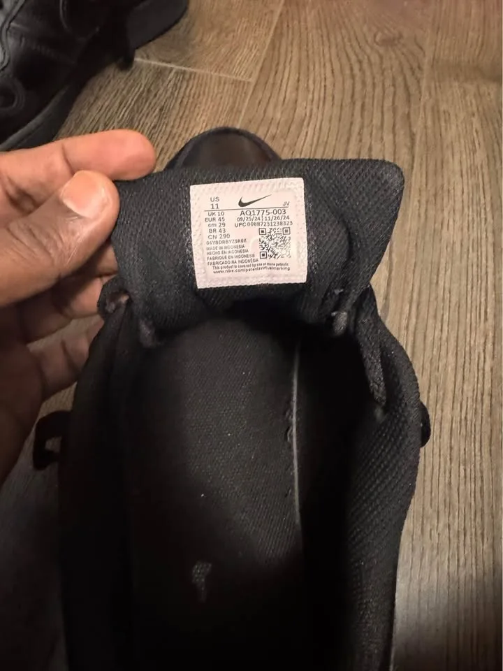 Nike US Size 11 Black image indicator(3)