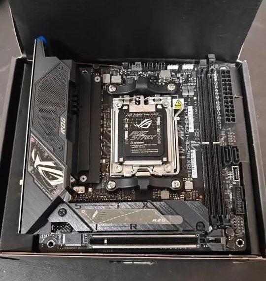 ASUS ROG STRIX B650E-I Gaming WIFI