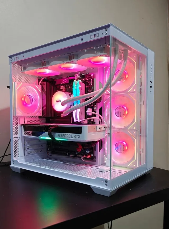 White RTX 5070 Ti Gaming PC (9800x3D/32GB/2TB)