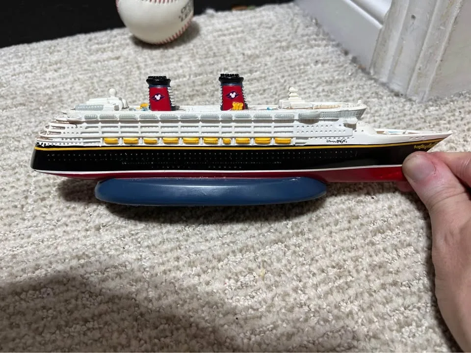 disney model cruise ship image indicator(3)