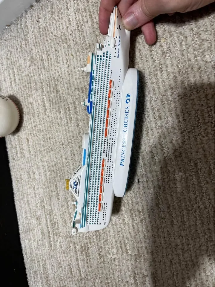 royal caribbean model cruise ships image indicator(3)