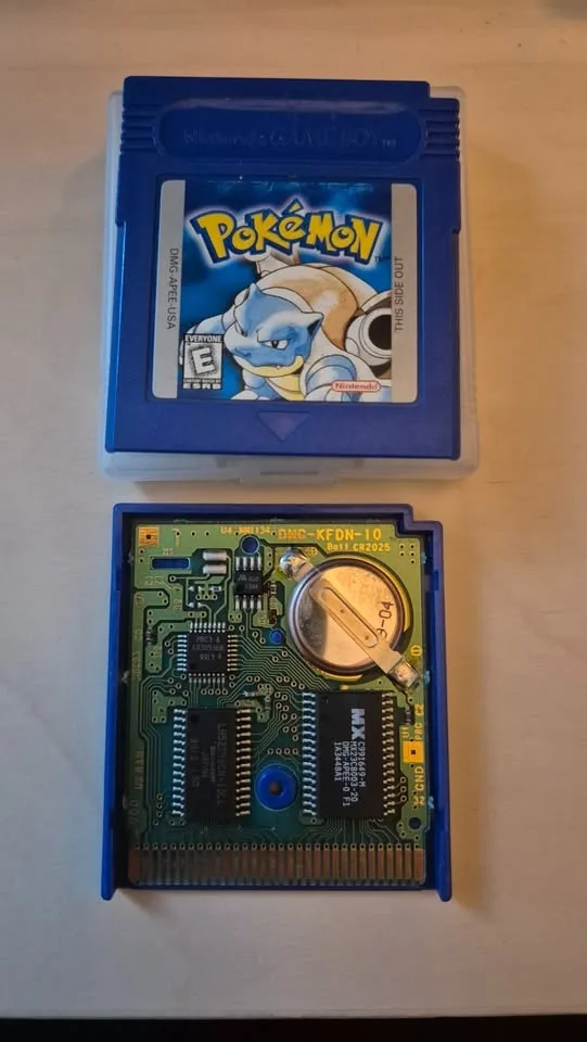 Original Authentic Nintendo Pokemon Blue Version image indicator(4)