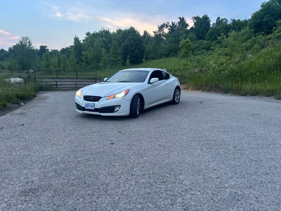 2010 Hyundai Genesis Coupe image indicator(4)