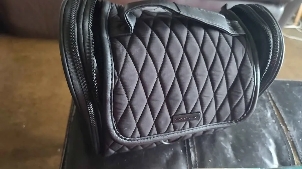 Make up set with bag 95% unused brand new image indicator(3)