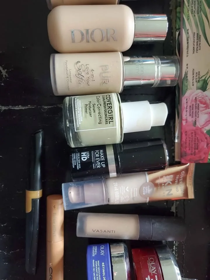 Make up set with bag 95% unused brand new image indicator(6)