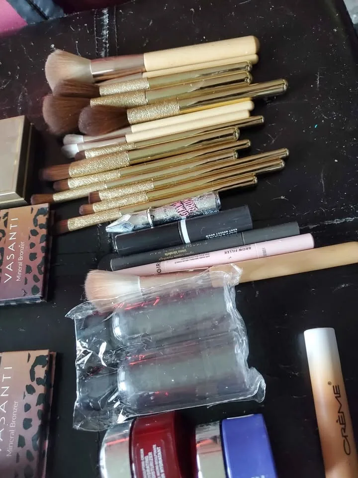 Make up set with bag 95% unused brand new image indicator(7)