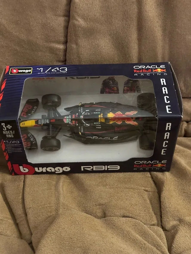 Burago Red Bull Racing RB19 1/43 Scale image indicator(2)